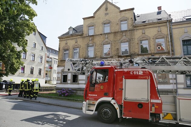 Chemnitz: Brand in Mehrfamilienhaus in Ebersdorf - 