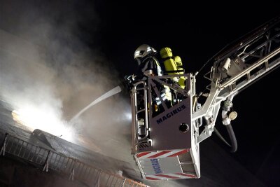 Chemnitz: Dachstuhl in Flammen - 