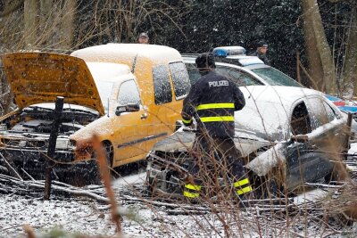 Chemnitz: Drei Autos in Flammen - 