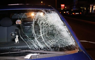 Chemnitz: Drei Fußgänger von Autos erfasst - ein Toter - 