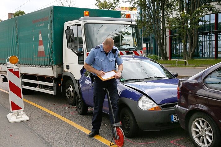 Chemnitz: Drei Verletzte bei Auffahrunfall - 