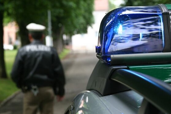 Chemnitz: Einbrecher wütet in Wohnung -Seniorin leicht verletzt - 
