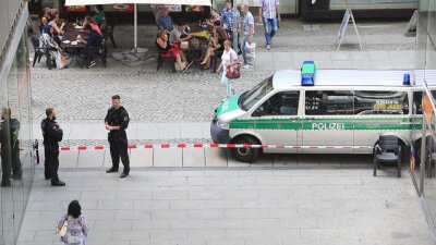 Chemnitz: Entwarnung - herrenloser Koffer war leer - Die Polizei sperrte am Montag Teile der Chemnitzer Innenstadt ab. Der Grund: ein herrenloser Koffer an der Zentralhaltestelle.