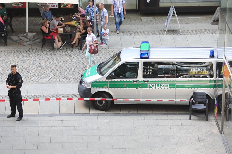 Chemnitz: Entwarnung - herrenloser Koffer war leer - Die Polizei sperrte am Montag Teile der Chemnitzer Innenstadt ab. Der Grund: ein herrenloser Koffer an der Zentralhaltestelle.