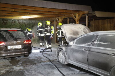 Chemnitz: Erneut Autos in Carport in Flammen - 