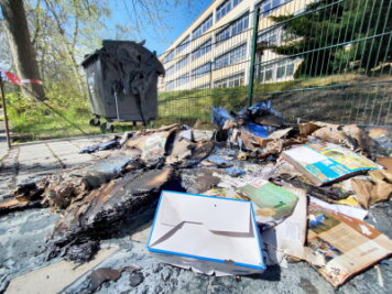 Chemnitz: Erneut brennen mehrere Container in der Nacht - 