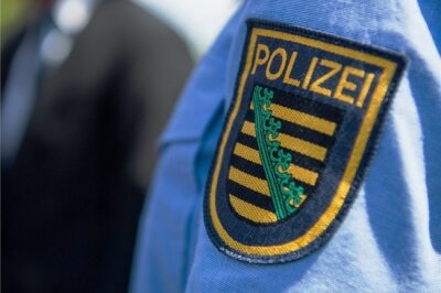 Chemnitz: Falsche Polizeibeamte stehlen Bargeld - 