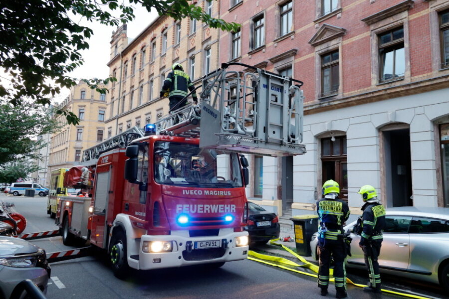 Chemnitz: Feuerwehreinsatz wegen Nebelmaschine - eine Person leicht verletzt - 