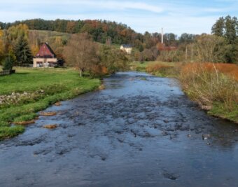 Chemnitz-Fluss soll flutsicher werden - Blick auf die Chemnitz bei Göritzhain. Die Landestalsperrenverwaltung will entlang der Uferbereiche vorbeugend tätig werden und benötigt dafür Flächen. 
