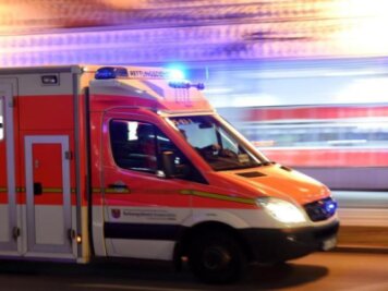 Chemnitz: Frau stürzt in leerstehendem Haus mehrere Meter tief - 
