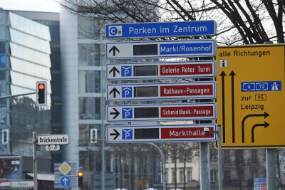 Chemnitz geht ohne Parkleitsystem ins Kulturhauptstadtjahr - In Chemnitz ist das einstige Parkleitsystem seit nunmehr zehn Jahren defekt. Ersatz soll es keinen geben, auch nicht im Kulturhauptstadtjahr 2025. Nun legen Kommunalpolitiker einen Alternativvorschlag vor.