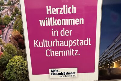 Chemnitz Hauptbahnhof: Wenn mehr als nur ein Buchstabe fehlt - Finde den Fehler: Eine Werbetafel im Hauptbahnhof.