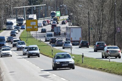 Chemnitz kündigt für 2024 nächste Großbaustelle auf dem Südring an - Verkehr ohne Ende: Mehrere Zehntausend Fahrzeuge sind in Chemnitz täglich auf dem Südring unterwegs.