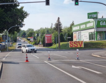 Chemnitz: Leipziger Straße wegen Ölspur dicht - Die Straße ist durch eine Ölspur gesperrt.