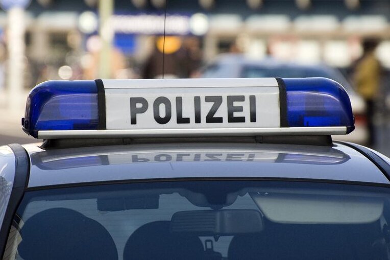 Chemnitz: Mann greift 17-Jährige an - 