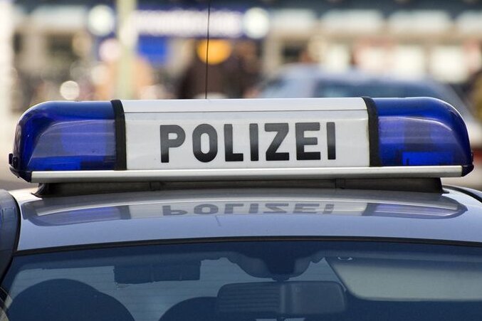 Chemnitz: Mann mit Messer bedroht und Laptop erpresst - 