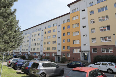 Chemnitz: Mann verletzt Mitbewohnerin lebensbedrohlich - In einem Mehrfamilienhaus an der Otto-Hofmann-Straße hat ein Mann am Donnerstagabend eine Frau lebensbedrohlich verletzt.
