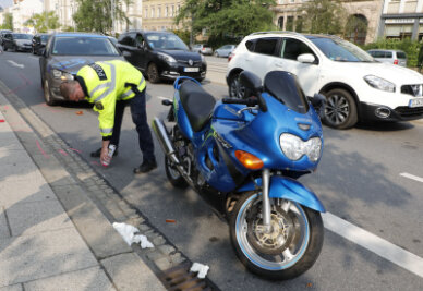 Chemnitz: Motorradfahrer bei Unfall verletzt - Bei einem Unfall am Dienstag im Chemnitzer Zentrum ist ein Motorradfahrer verletzt worden.