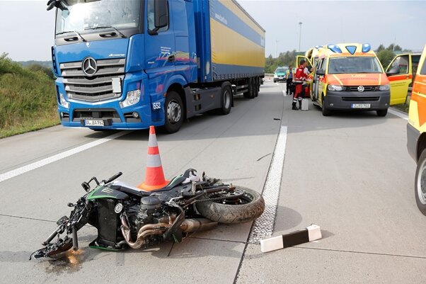 Chemnitz: Motorradfahrer schwer verletzt - 