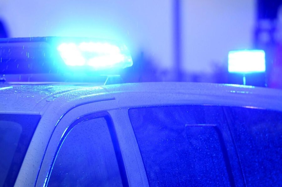 Chemnitz: Per Haftbefehl gesuchter Mann greift Polizisten an - 