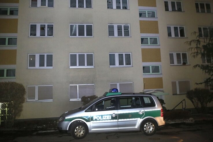 Chemnitz: Pizzabote überfallen und schwer verletzt - Ein Pizzabote ist am Montagabend auf der Helbersdorfer Straße überfallen worden.