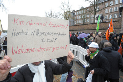 Chemnitz/Plauen: Protest gegen NPD-Aktionstag - Protestkundgebung vor dem Türkischen Kulturzentrum gegen einen "Aktionstag" der NPD.