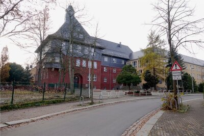 Chemnitz regelt Notfallbetreuung für Grundschüler: Weniger Berufe inbegriffen - Die Grundschule Reichenbrand wurde aufgrund mehrerer Coronainfektionen vorübergehend geschlossen. 