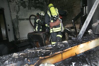 Chemnitz: Sechs Verletzte nach zwei Wohnungsbränden - Bei einem Wohnungsbrand in Chemnitz sind am Mittwoch drei Menschen verletzt worden.
