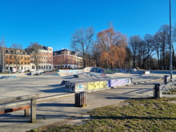 Chemnitz: Skaterpool im Konkordiapark am Donnerstag geschlossen - Der Asphaltbelag des Skaterpools im Konkordiapark wird am Donnerstag repariert.
