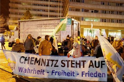 "Chemnitz steht auf" verbreitet weiter Lügen und Desinformation - Gegen den Krieg, gegen regionale Coronaregeln, gegen Bundesgesetze, gegen die Weltgesundheitsorganisation - Hauptsache Protest, hat es den Anschein, könnte der Antrieb der Initiative "Chemnitz steht auf" sein. 