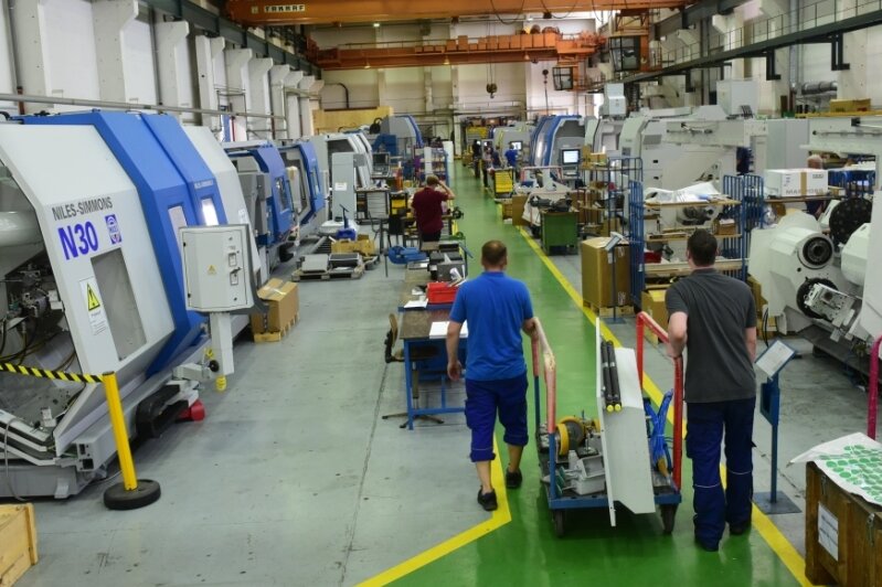 Blick in eine der Produktionshallen der Firma Niles-Simmons Industrieanlagen in Siegmar. 