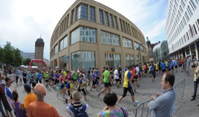 Chemnitz sucht den Sachsenmeister - Der Chemnitz-Marathon, hier ein Schnappschuss aus dem Vorjahr, wird am 4. Juli wieder für reichlich Belebung in der Innenstadt sorgen.