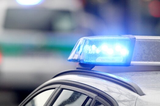 Chemnitz: Trio überfällt 22-Jährigen - Polizei bittet um Hinweise - 