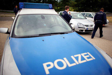 Chemnitz: Unbekannter demoliert Autos und Haustüren in Hutholz - 