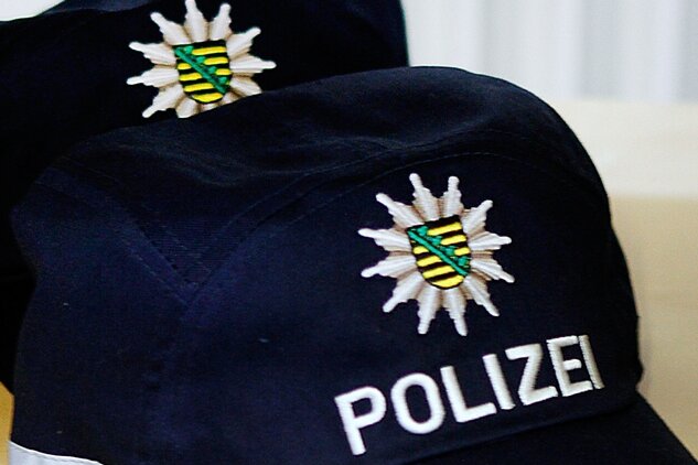 Chemnitz: Unbekannter entblößt sich vor einer 46-Jährigen - 