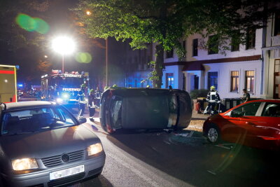 Chemnitz: Unfall mit vier Fahrzeugen in Gablenz - Schwerer Unfall am Samstagabend auf der Geibelstraße.