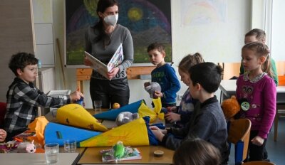 Chemnitz wartet auf ukrainische Flüchtlinge - Zwei Klassen mit ukrainischen Kindern lernen seit Montag in der Gruuna-Schule an der Saydaer Straße. Sie werden unter anderem von der ebenfalls geflüchteten Lehrerin Jana Efimenko unterrichtet. 