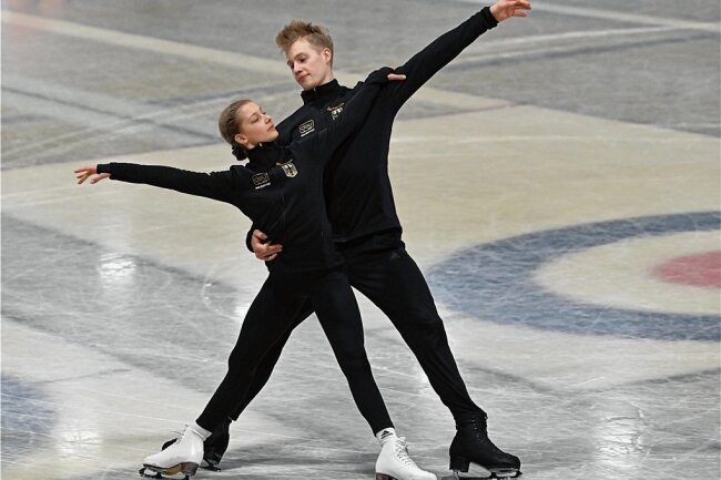 Chemnitz will bei Eishalle sparen: Vier Sportvereine fürchten um Existenz - Letizia Roscher und Luis Schuster gehören zu den größten Talenten im Chemnitzer Eiskunstlauf. Die Förderung für den hiesigen Bundesstützpunkt in dieser Sportart könnte laut Vereinsvertretern wegfallen, wenn es nicht mehr genügend Trainingszeiten gibt.