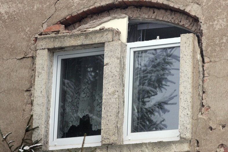 In einem Einfamilienhaus im Chemnitzer Stadtteil Altchemnitz hat sich am Dienstagvormittag eine Explosion ereignet, vermutlich ausgelöst durch Propangas. 