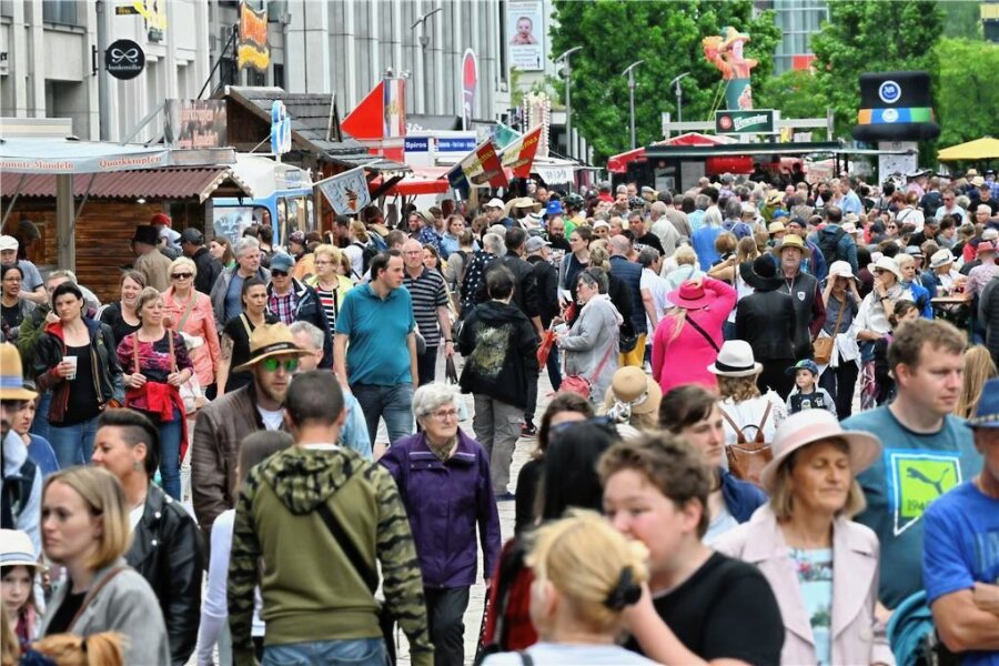 Chemnitz zählt erstmals wieder mehr als 250.000 Einwohner - Mit 250.000 Einwohnern ist Chemnitz nach Berlin, Leipzig und Dresden die viertgrößte Stadt im Osten Deutschlands.
