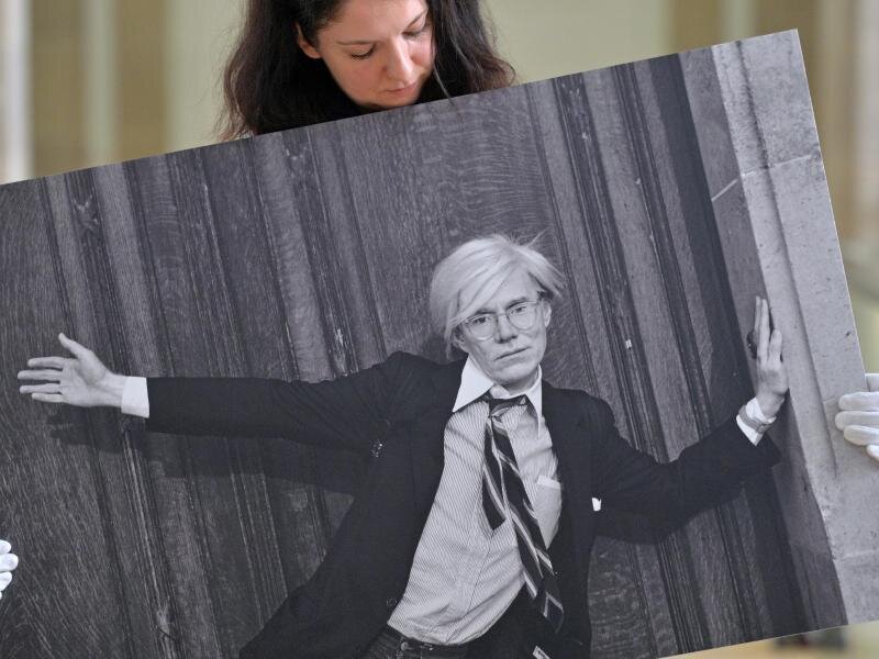 Chemnitz zeigt Bilder des Unglücks von Andy Warhol - Sprecherin der Kunstsammlungen in Chemnitz, Almut Neumeister.