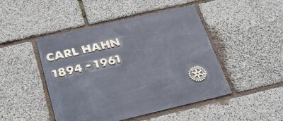 Chemnitz: Zwangsarbeit in der NS-Zeit - Umstrittene Ehrung kommt auf den Prüfstand - Mit dieser Tafel ehrten Chemnitzer Rotarier Carl Hahn senior.