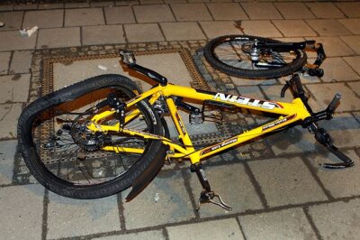 Ein Wartburg hat am Samstag eine 21-jährige Radfahrerin in Chemnitz erfasst. Die junge Frau starb.