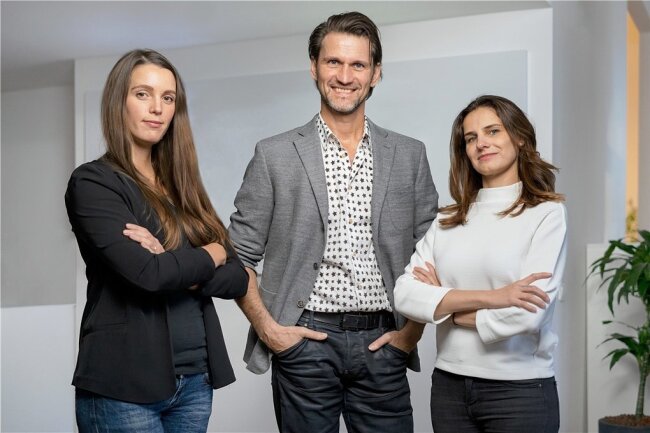 Das Zebra-Group-Führungsteam (von links nach rechts): Nadine Bengel (Senior Projektmanagerin Mindbox), Joerg G. Fieback (Geschäftsführer Kreation zebra | group) und Sabine Kunze (Geschäftsstellenleiterin Mindbox).