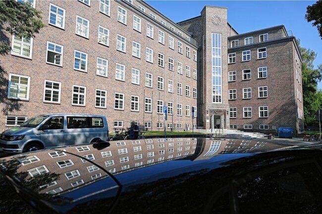 Chemnitzer Brandstifterin muss nicht zur Suchttherapie - Blick auf das Landgericht Chemnitz. Foto: Hendrik Schmidt/dpa