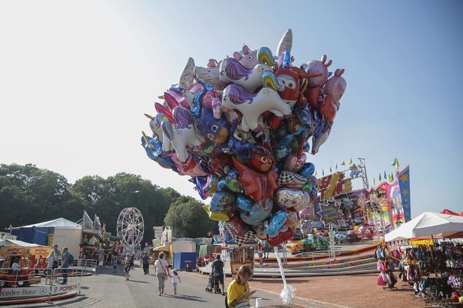 Chemnitzer Bürgerfest "Herzschlag" vor Neuauflage im August - Zur Premiere vor zwei Jahren zog sich das Bürgerfest "Herzschlag" noch über zahlreiche Veranstaltungsorte, vom Rummel auf dem Hartmannplatz (Foto) bis an die Bahnhofstraße. Nachdem es im vergangenen Jahr coronabedingt ausfallen musste, soll es vom 27. bis 29. August eine zweite, etwas kompaktere Ausgabe geben.