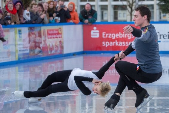 Chemnitzer Eiskunstlauf-Gala mit Savchenko und Massot - 