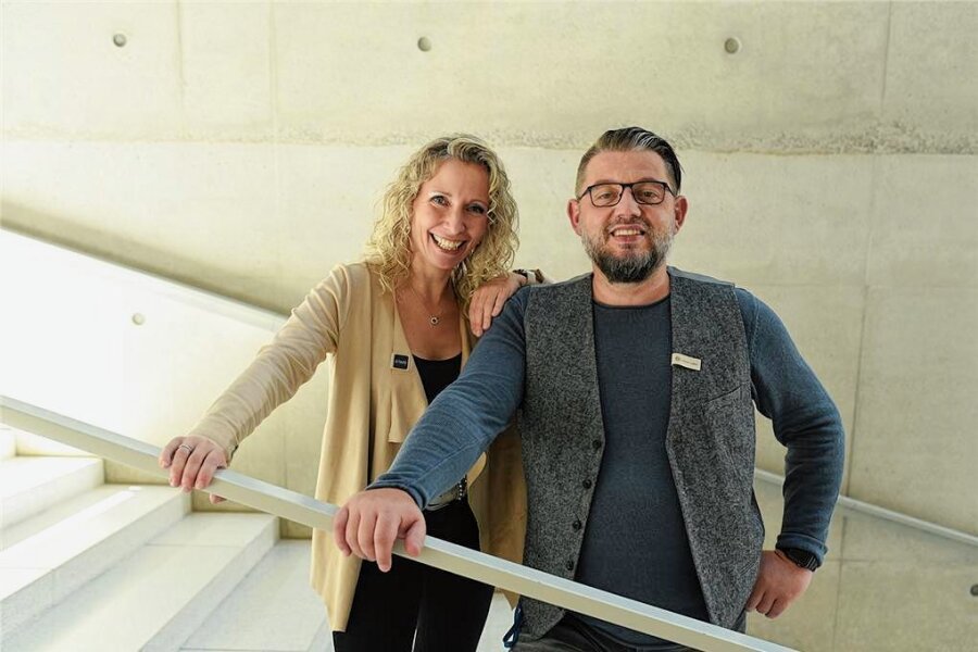 Chemnitzer erfinden nachhaltige Visitenkarte - Susanne Meinel und Carsten Mayer haben das Marken-Accessoire Clab mitentwickelt und bieten jetzt auch eine digitale Ausführung an. 