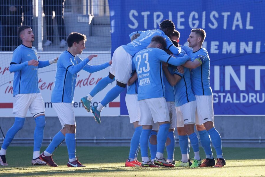 Chemnitzer FC baut gegen Jena Siegesserie aus - Torjubel bei den Himmelblauen