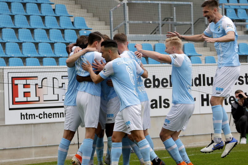 Chemnitzer FC besiegt Auerbach und steht im Halbfinale des Sachsenpokals - Torjubel beim CFC